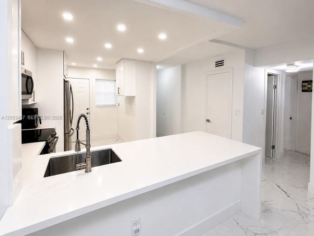 1750 NE 191st St 605-1, Miami, FL 33179