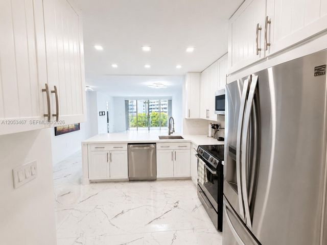 1750 NE 191st St 605-1, Miami, FL 33179