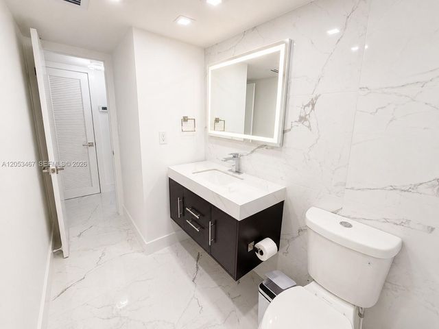 1750 NE 191st St 605-1, Miami, FL 33179