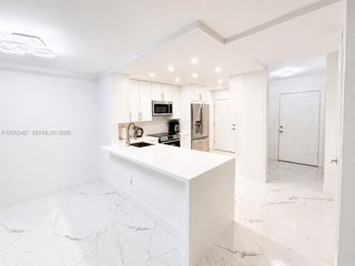 1750 NE 191st St 605-1, Miami, FL 33179