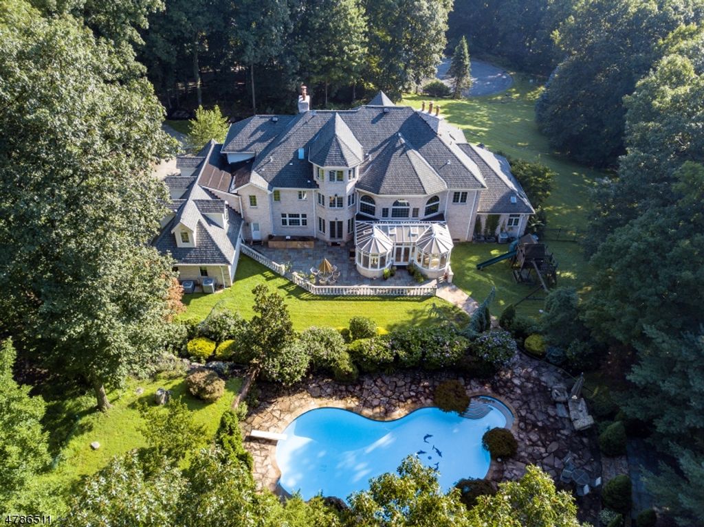 5 Queens Ct, Mendham Twp., NJ 07960