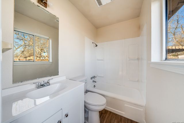 827 Horseshoe, Universal City, TX 78148