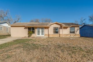 827 Horseshoe, Universal City, TX 78148