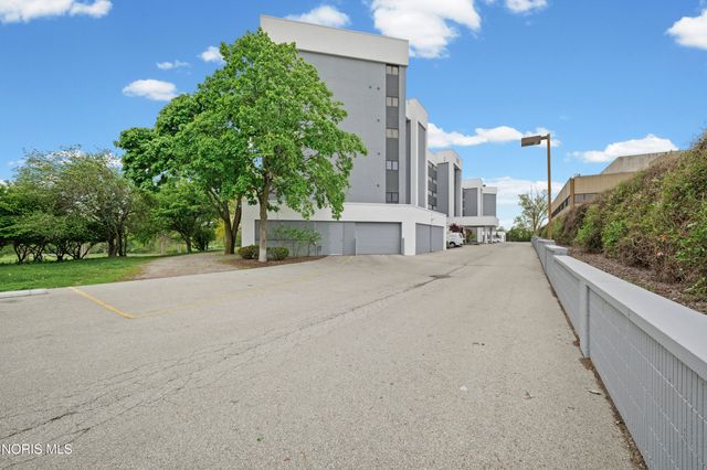 5831 Monroe Street, 406, Sylvania, OH 43560