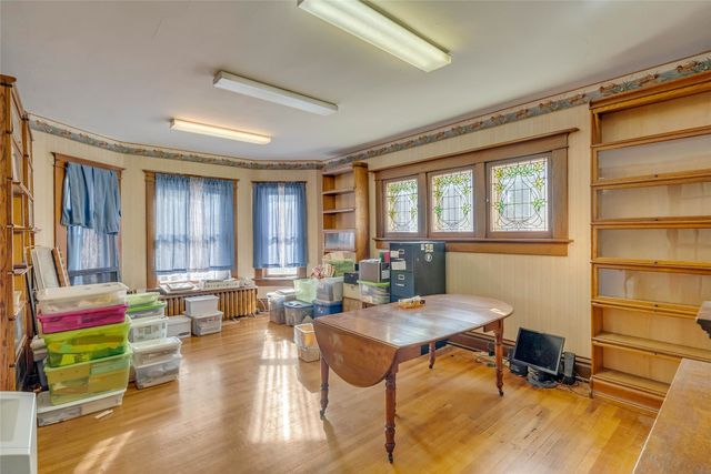 429 1st Avenue W, Newton, IA 50208