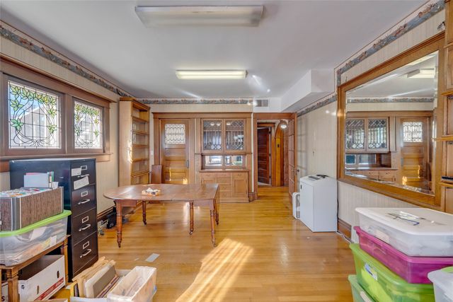 429 1st Avenue W, Newton, IA 50208