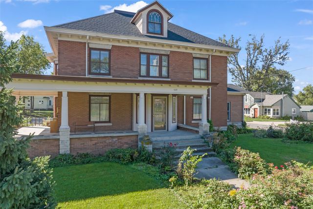 429 1st Avenue W, Newton, IA 50208