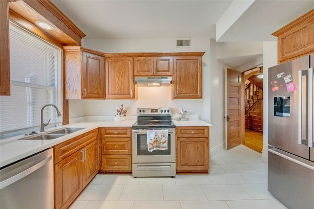 429 1st Avenue W, Newton, IA 50208