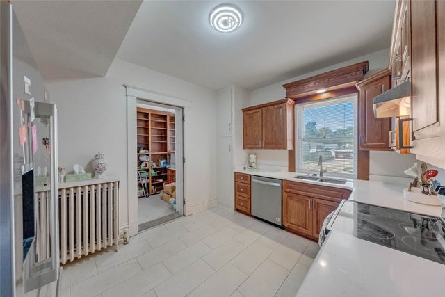 429 1st Avenue W, Newton, IA 50208