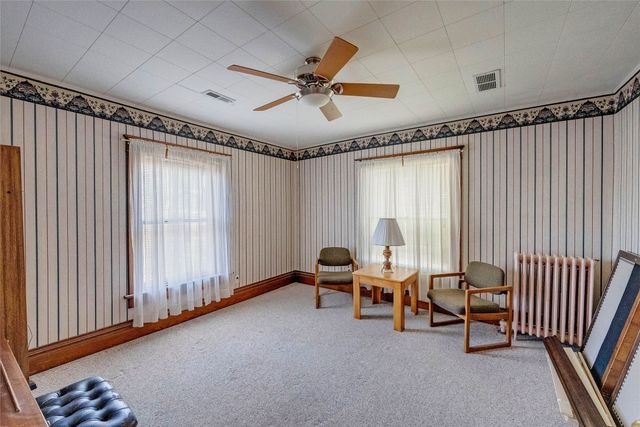 429 1st Avenue W, Newton, IA 50208