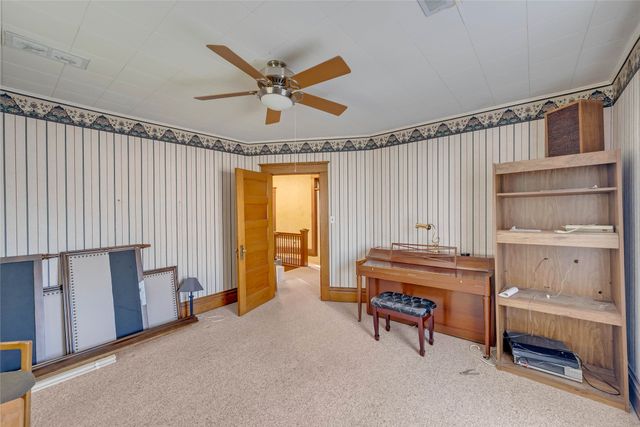 429 1st Avenue W, Newton, IA 50208