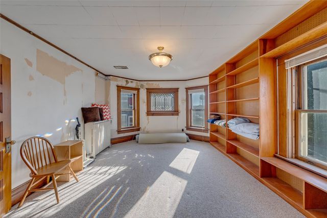 429 1st Avenue W, Newton, IA 50208