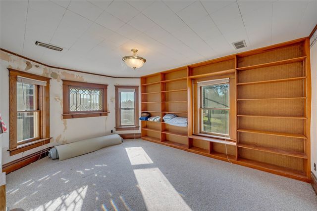 429 1st Avenue W, Newton, IA 50208