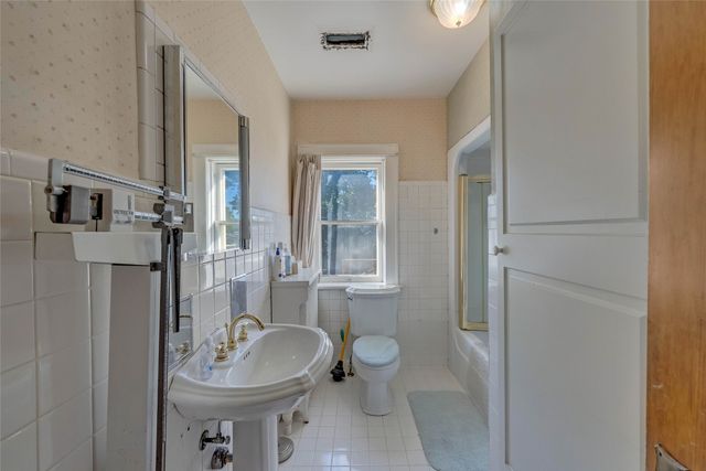 429 1st Avenue W, Newton, IA 50208