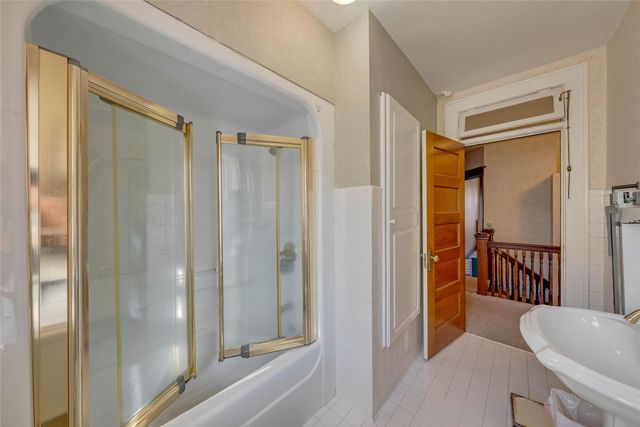 429 1st Avenue W, Newton, IA 50208