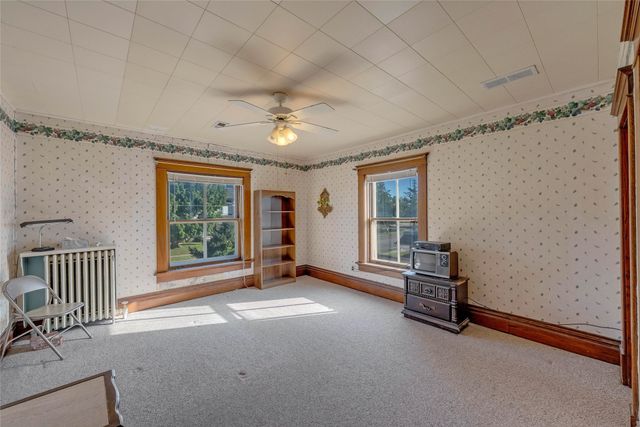 429 1st Avenue W, Newton, IA 50208