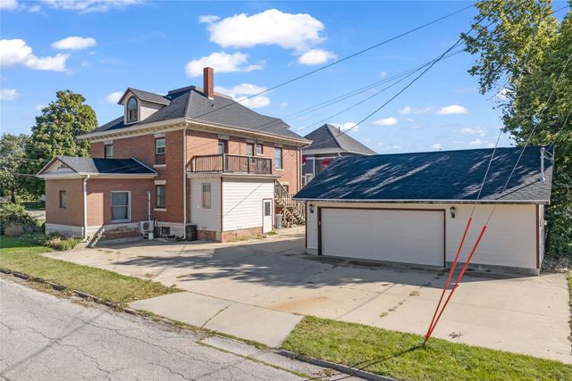 429 1st Avenue W, Newton, IA 50208