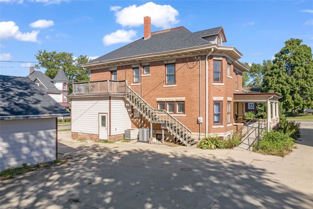 429 1st Avenue W, Newton, IA 50208