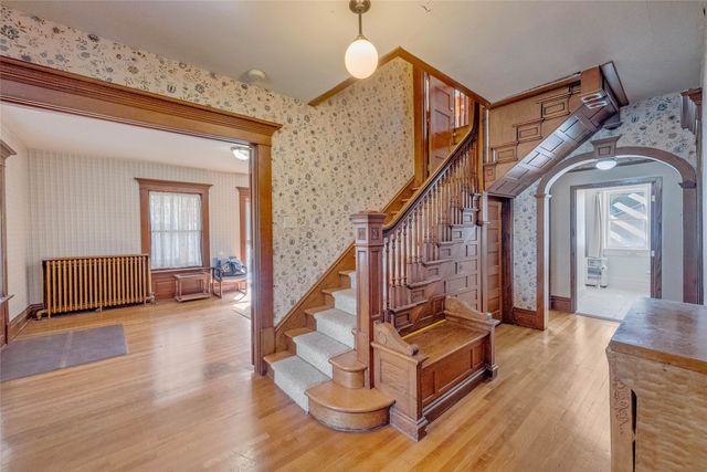 429 1st Avenue W, Newton, IA 50208