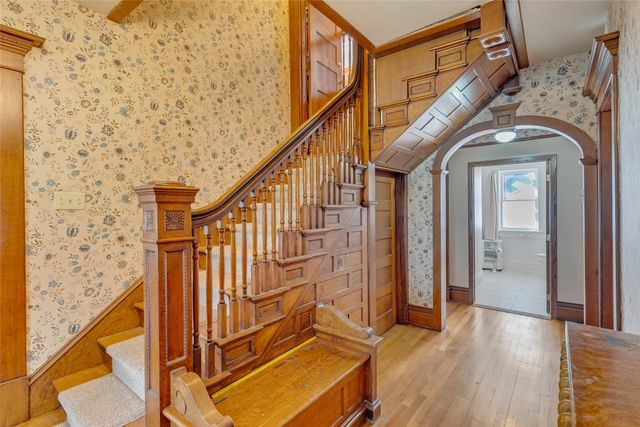 429 1st Avenue W, Newton, IA 50208