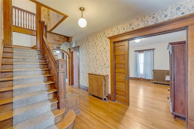 429 1st Avenue W, Newton, IA 50208