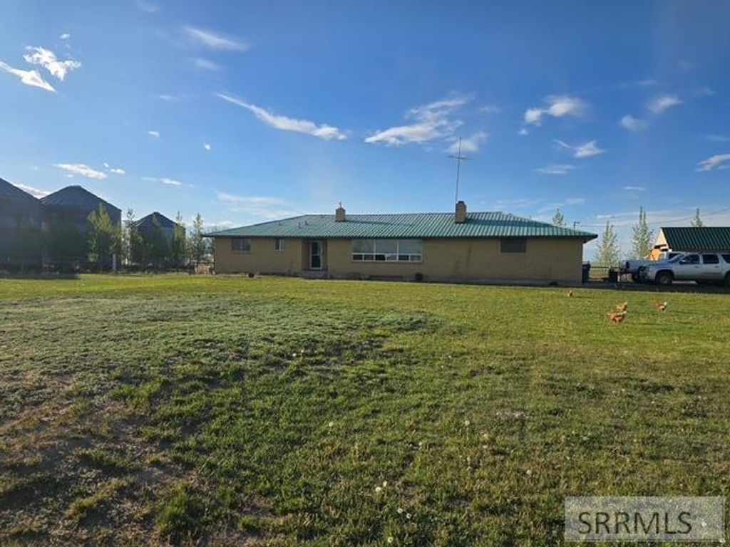 Image 2 of property listing at 5566 W 49th N, Idaho Falls, ID 83402
