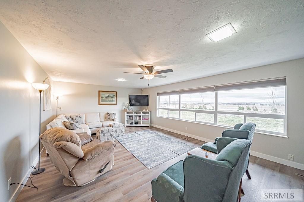 Image 7 of property listing at 5566 W 49th N, Idaho Falls, ID 83402