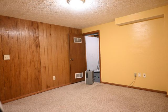 917 Annagladys Drive, Y2, Worthington, OH 43085