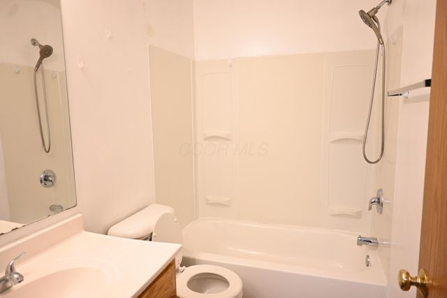 917 Annagladys Drive, Y2, Worthington, OH 43085