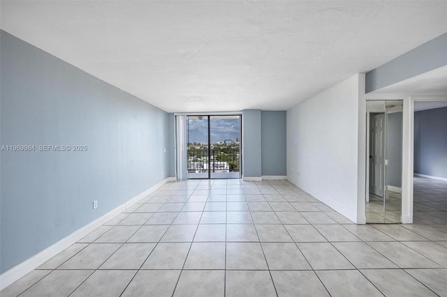 2350 NE 135th Street 811, North Miami, FL 33181