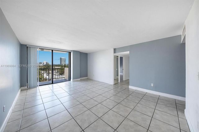 2350 NE 135th Street 811, North Miami, FL 33181