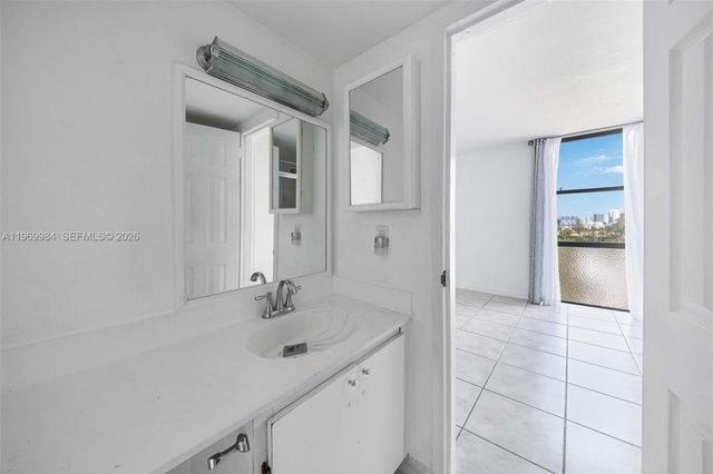 2350 NE 135th Street 811, North Miami, FL 33181