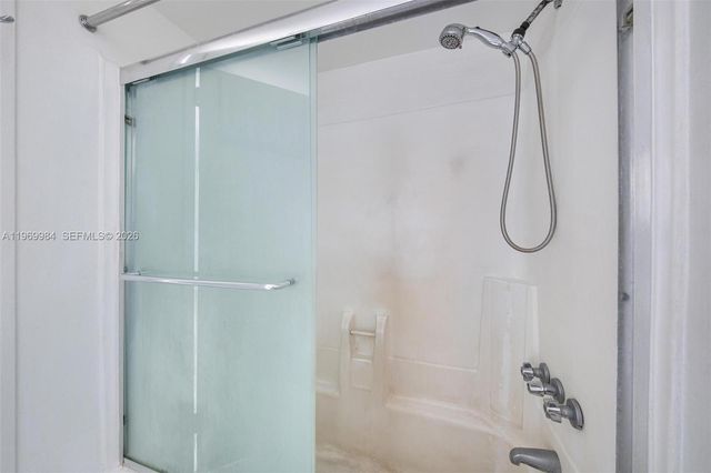 2350 NE 135th Street 811, North Miami, FL 33181