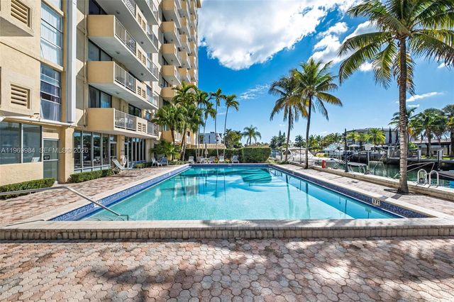 2350 NE 135th Street 811, North Miami, FL 33181