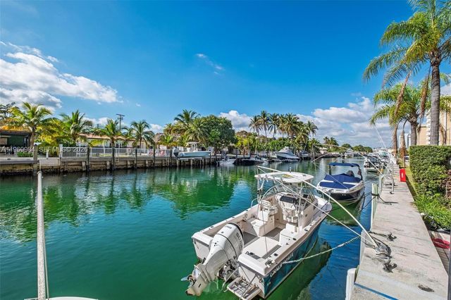 2350 NE 135th Street 811, North Miami, FL 33181