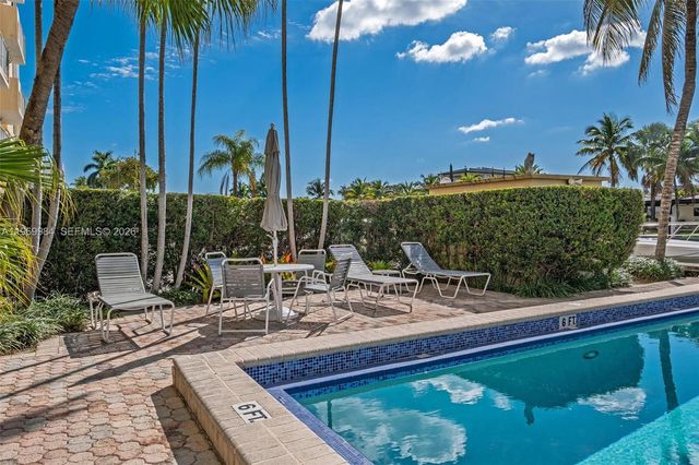 2350 NE 135th Street 811, North Miami, FL 33181