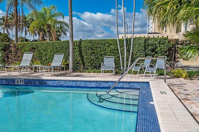2350 NE 135th Street 811, North Miami, FL 33181