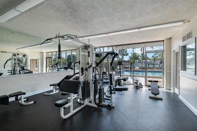 2350 NE 135th Street 811, North Miami, FL 33181