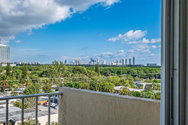 2350 NE 135th Street 811, North Miami, FL 33181
