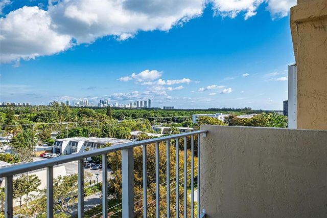 2350 NE 135th Street 811, North Miami, FL 33181