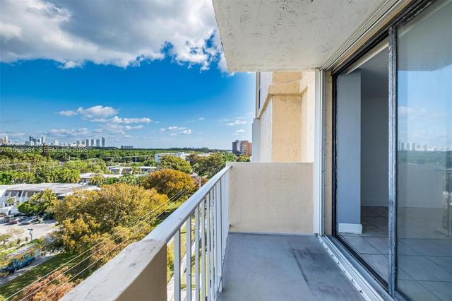 2350 NE 135th Street 811, North Miami, FL 33181