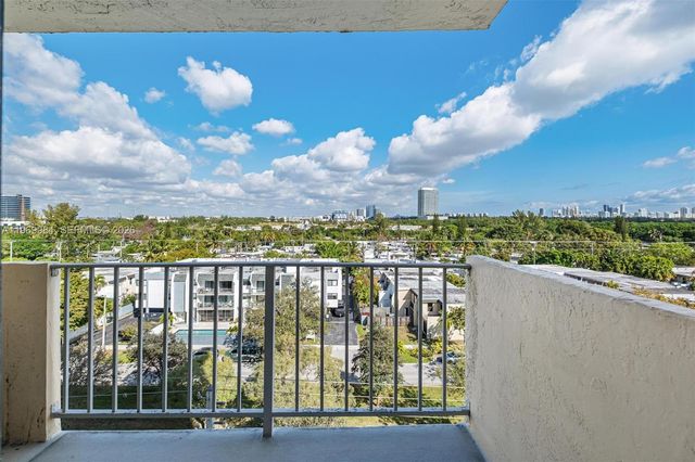 2350 NE 135th Street 811, North Miami, FL 33181