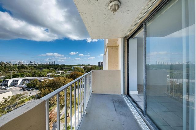2350 NE 135th Street 811, North Miami, FL 33181