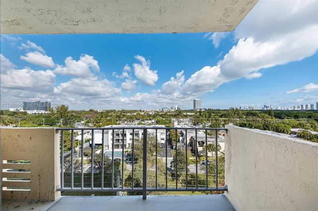 2350 NE 135th Street 811, North Miami, FL 33181