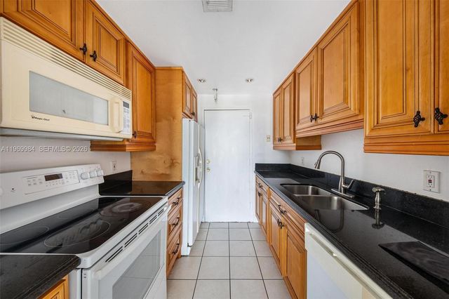 2350 NE 135th Street 811, North Miami, FL 33181