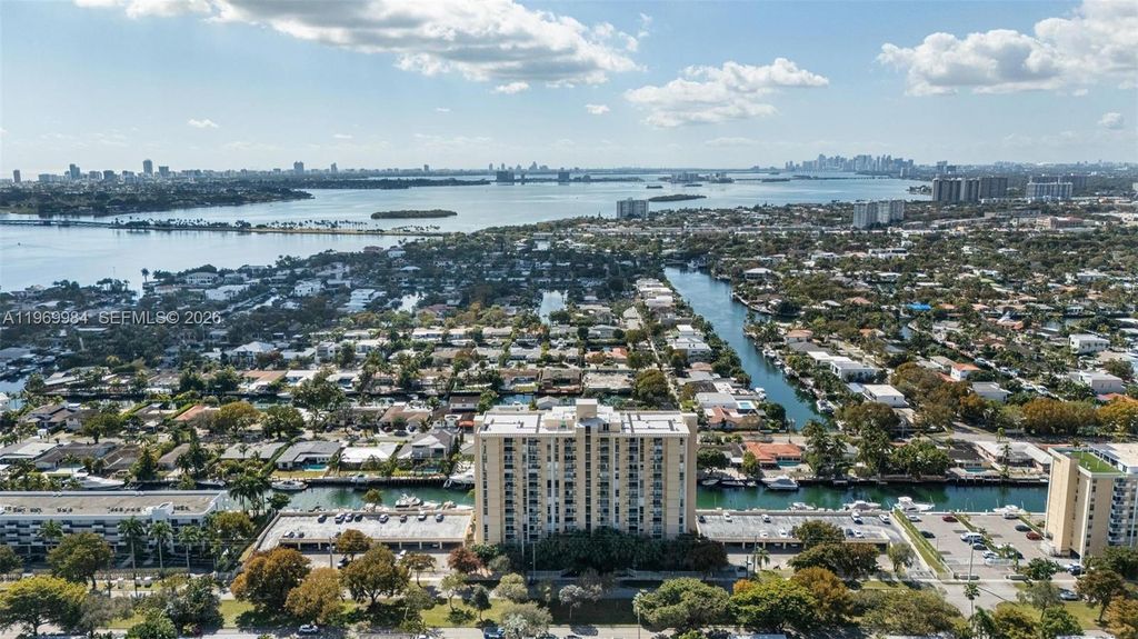 2350 NE 135th Street 811, North Miami, FL 33181