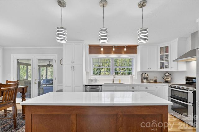 1818 Hickory Boulevard SW, Lenoir, NC 28645