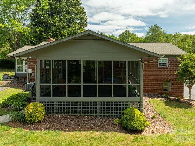 1818 Hickory Boulevard SW, Lenoir, NC 28645