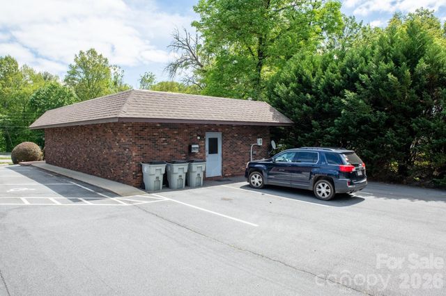 1818 Hickory Boulevard SW, Lenoir, NC 28645