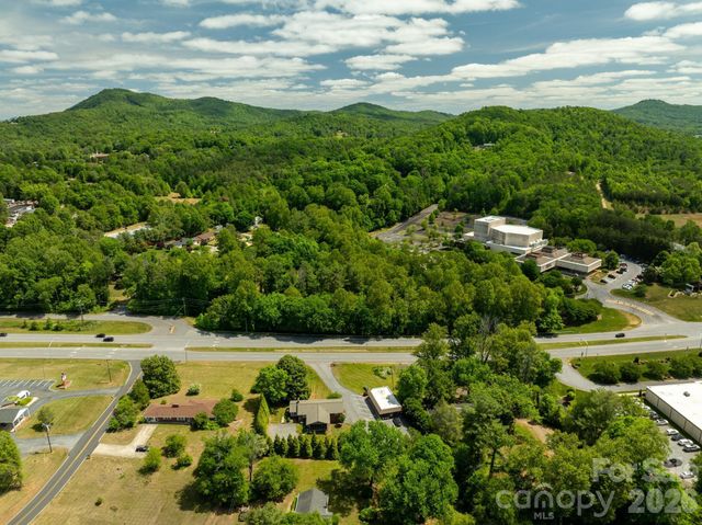 1818 Hickory Boulevard SW, Lenoir, NC 28645